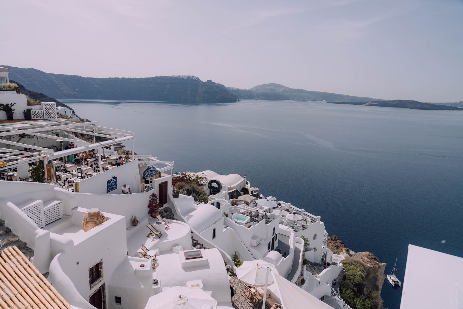 Iconic Caldera Views That Genuinely Stop You in Your Tracks