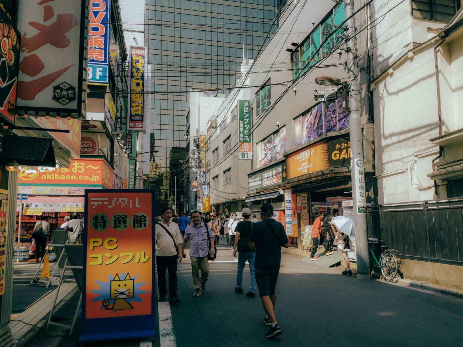 How to Shop in Tokyo Without Blowing Your Entire Budget - tokyo budget guide