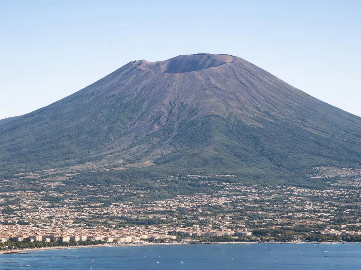 Positano to Mount Vesuvius - best day trips from positano