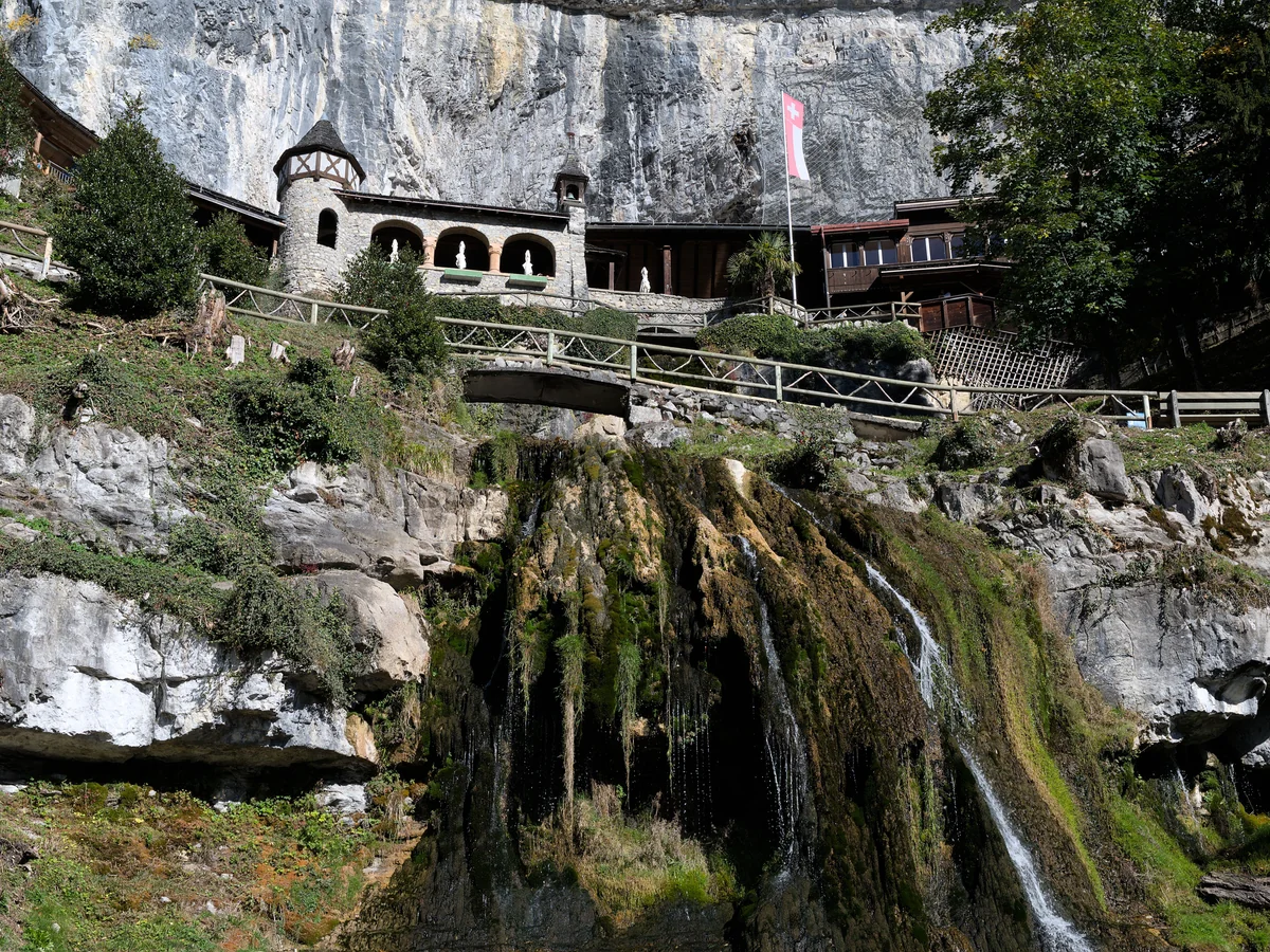 Beatus Caves Excursion - best tours from interlaken