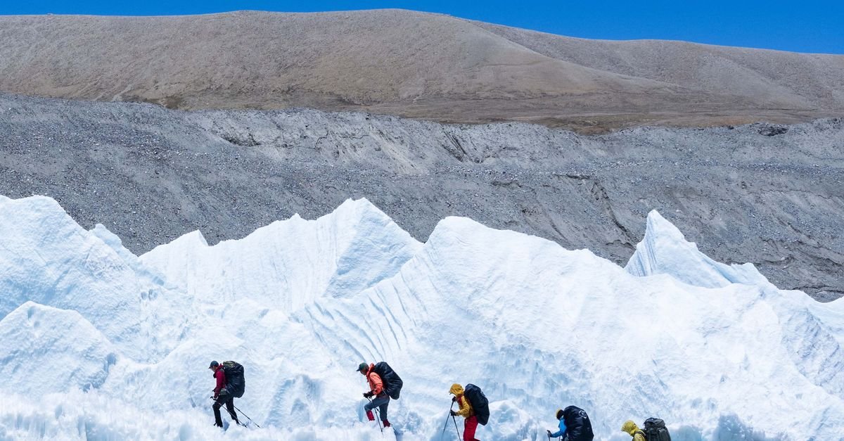 Winter Hiking for Beginners: Safety Tips and Gear for Cold-Weather Trails