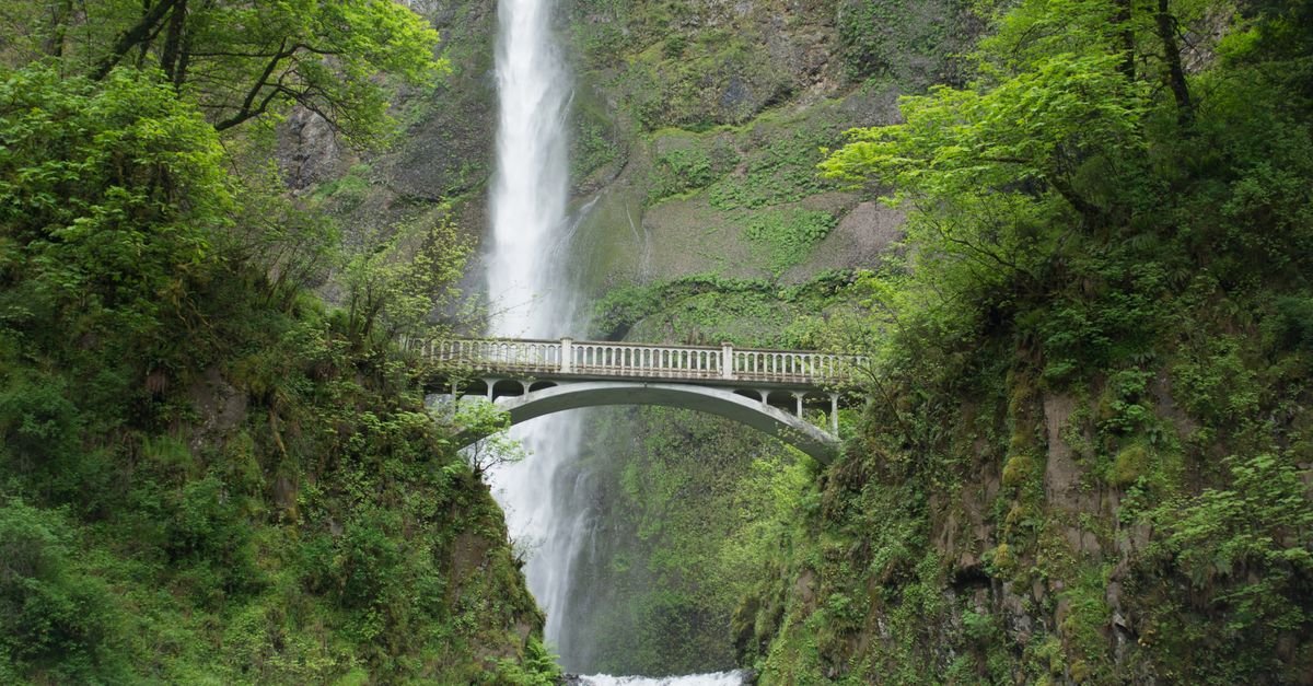 2 Days in the Columbia River Gorge: Waterfalls, Hikes + Hood River Itinerary