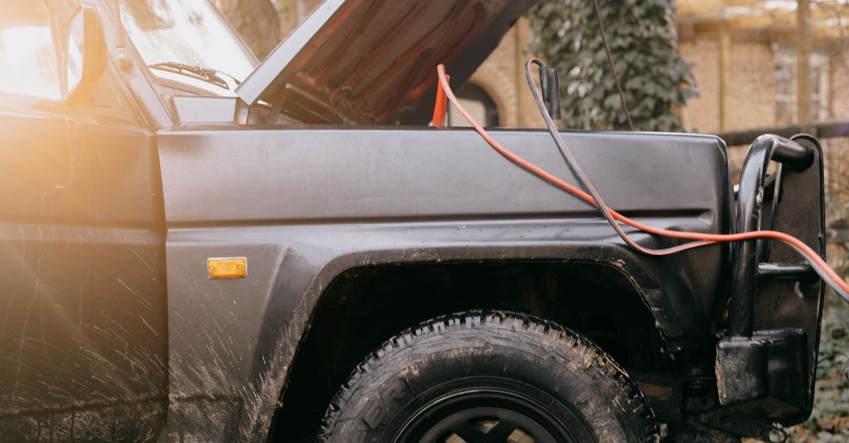 Roadside Emergency Kit Checklist: 25+ Things to Keep in Your Car