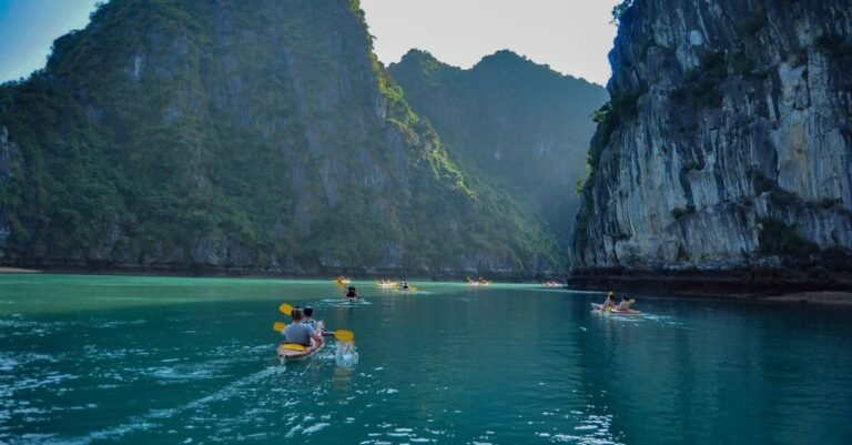 12 Calm Lakes for Beginner Kayaking Across the US