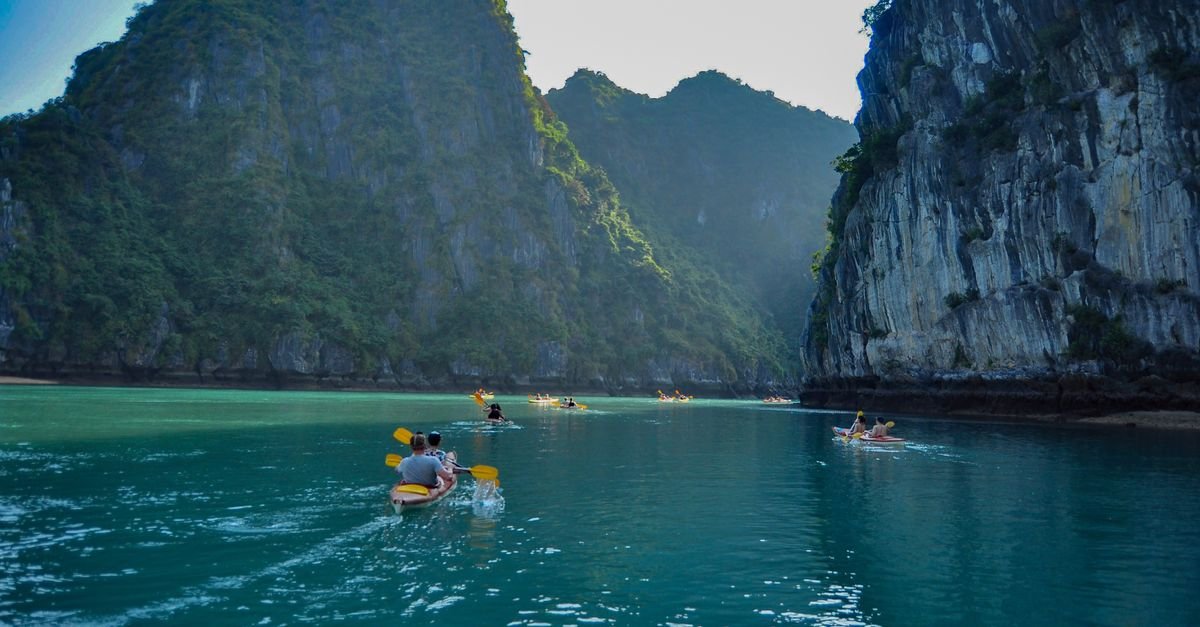 12 Calm Lakes for Beginner Kayaking Across the US